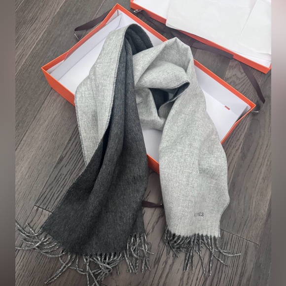 HERMES NEW unisex Double Sided Cashmere Men's Scarf Muffler Light Grey/Dark Grey - Picture 7 of 8